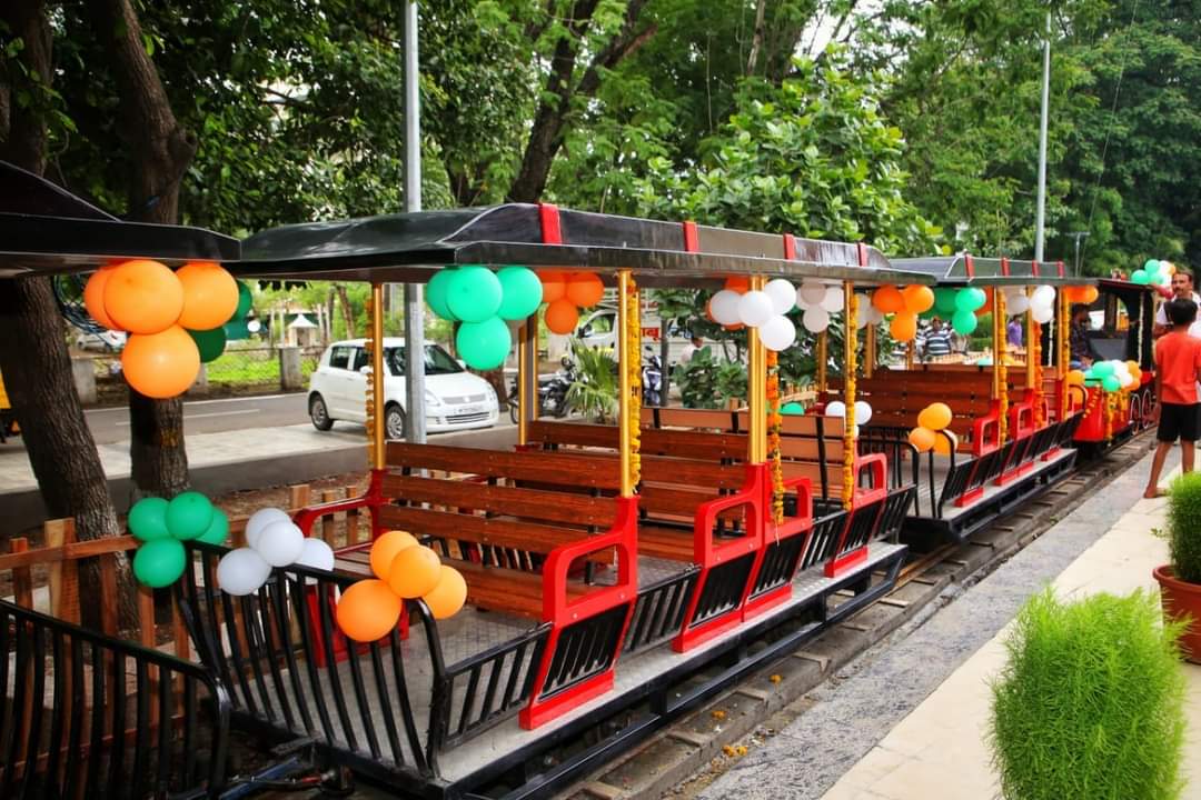 After ten years, the Toy Train began at Nehru Park, Indore.