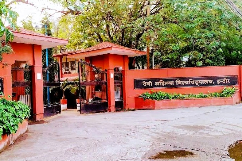 DAVV DAVV Waives Tuition Fees for Agniveers; New Performing Arts Building to Get ₹1.5 Crore Support